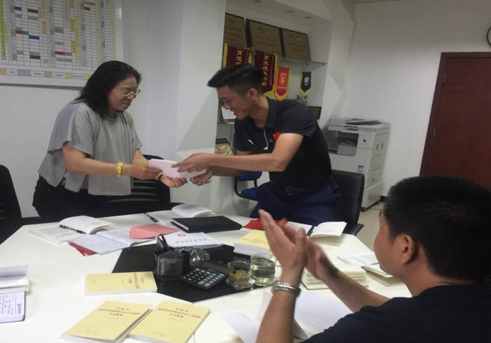 �����������գ������뵳���ġ������߹�
�����˶��������ĵ���֧��չ��Ա������������ջ