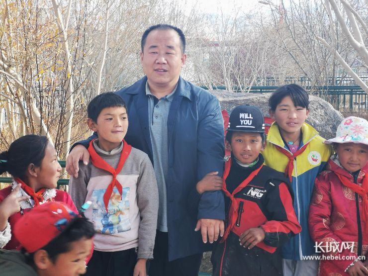 �����ڱ�ѩ֮�ǡ��ź㣺�ø��ຢ�ӵı�ѩ�δ�������