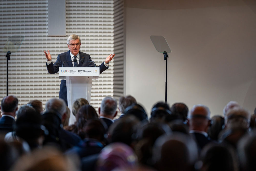 ����ƥ���˶��������ϡ����ͺ�̸���ˡ�AI�͵羺