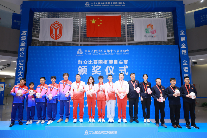 ʮ�����������Ѽ� Ⱥ�ڱ���Χ����Ŀ�ӱ�ʡ�˶�Ա��һ����ͭ