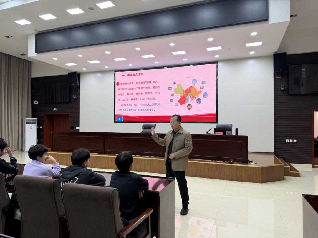 ֲ黳 µ߹
ǿʡʹ˶ѧУٰ찮ר...