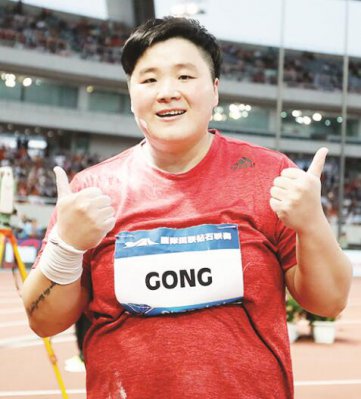 ����������ʯ�����Ϻ�վ ����毶��Ů��Ǧ��ھ�