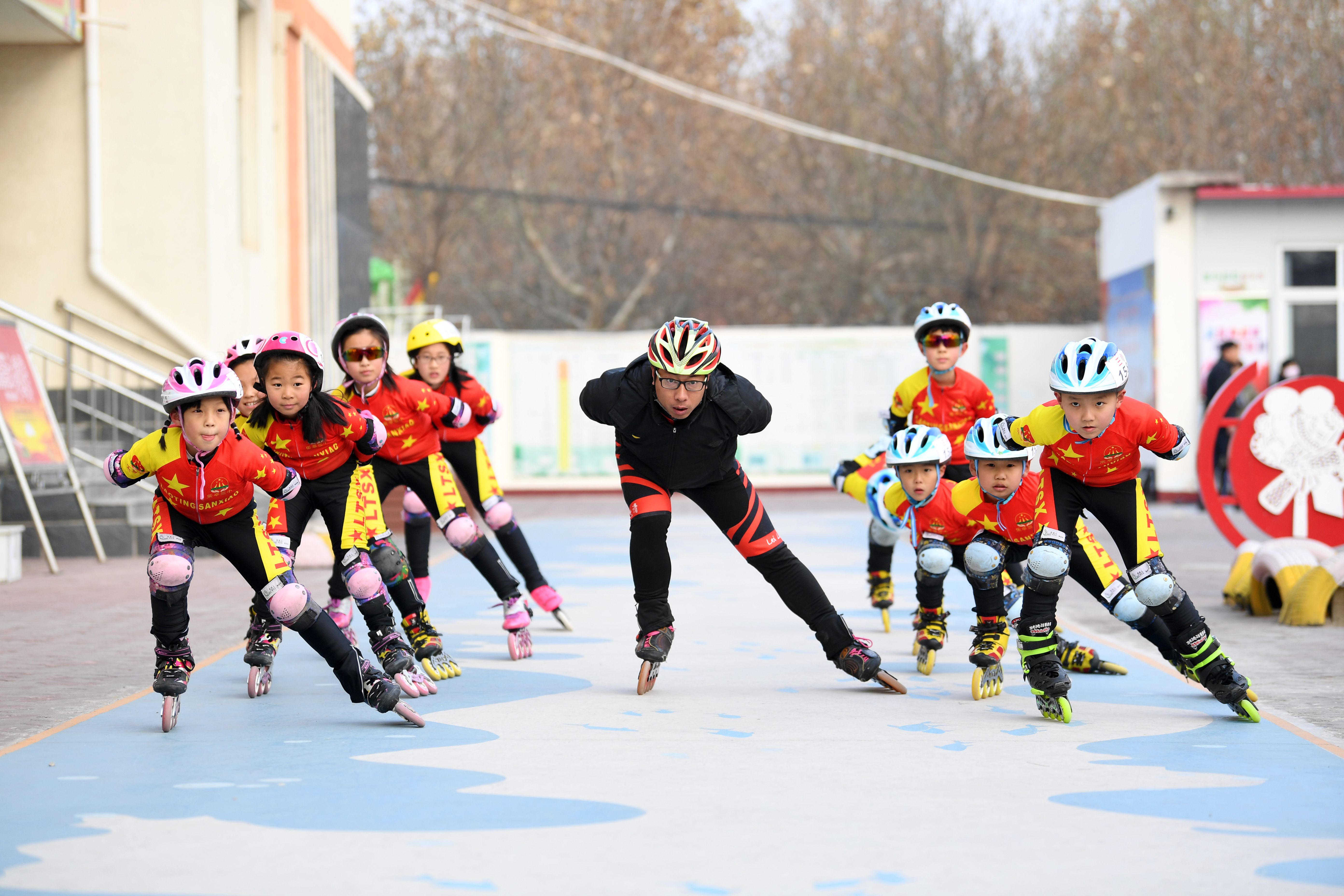 ��ɽ����ͤ�أ��������������ͤ��ɫ������ں�ģʽ