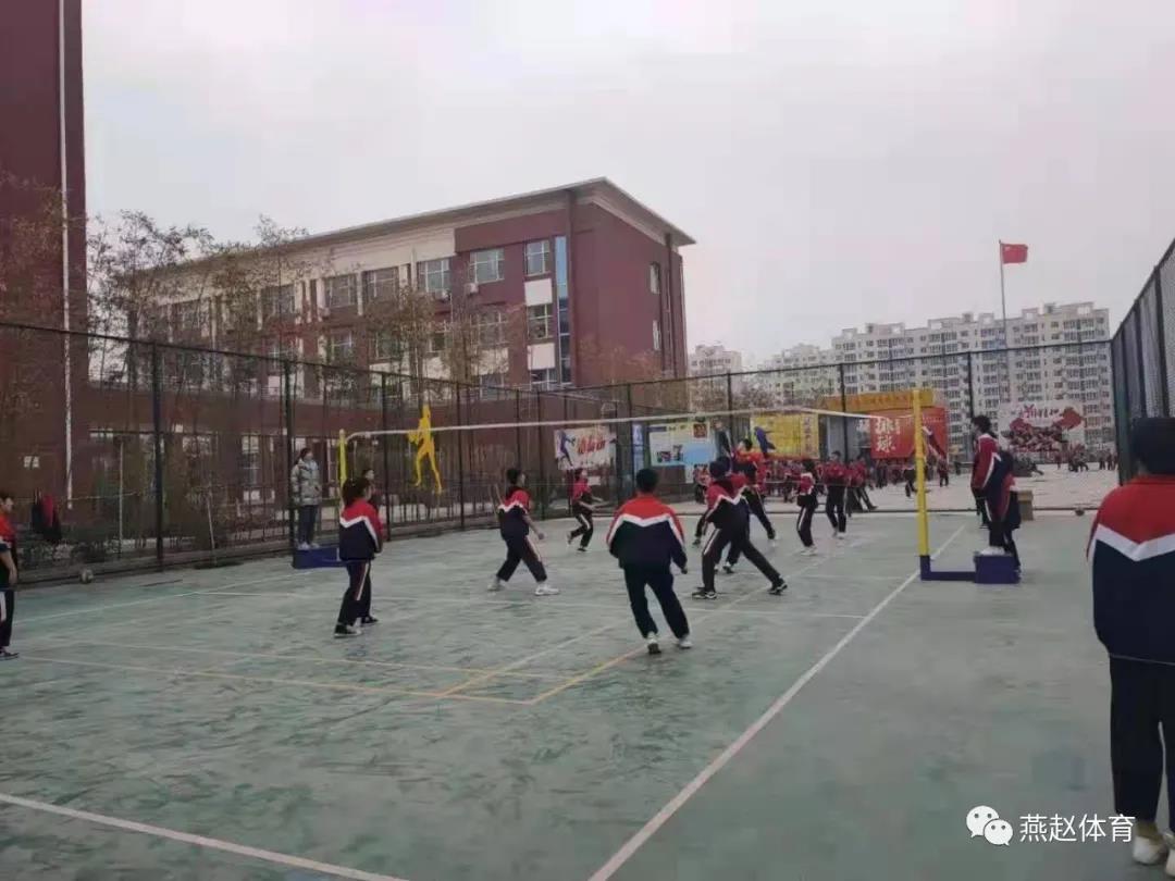 ����κ��ѧУ����ں��·�չ