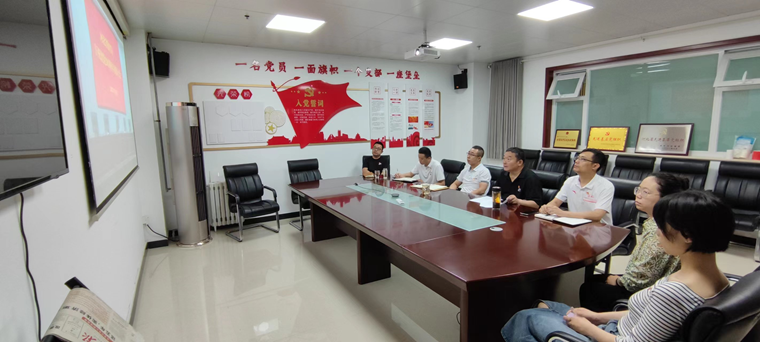 ����������룬�Էܶ������¾��桱 ����ƹ�����ľٰ���߹�
��ף ����101������ô����̸��