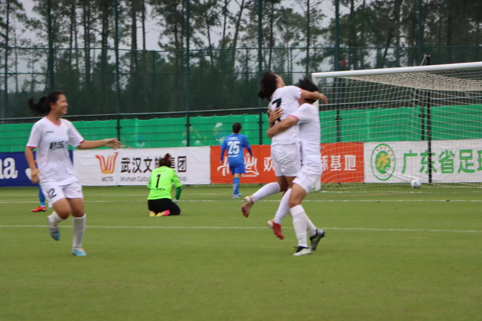 �Ʋ��ɵ����ӱ����ֱ�Ů���ȡ����ʤ