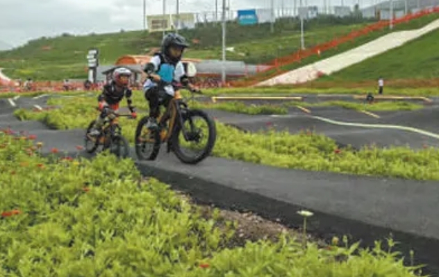 �ӱ������ѩ���ζȼ�����չ��ѧ�����С�������������ںϲ�ҵ