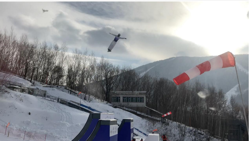 <b>ϲ������ʥ��ն������ʽ��ѩ���м�����Ŀ���ޱ����ھ���˫�Ϲھ�</b>