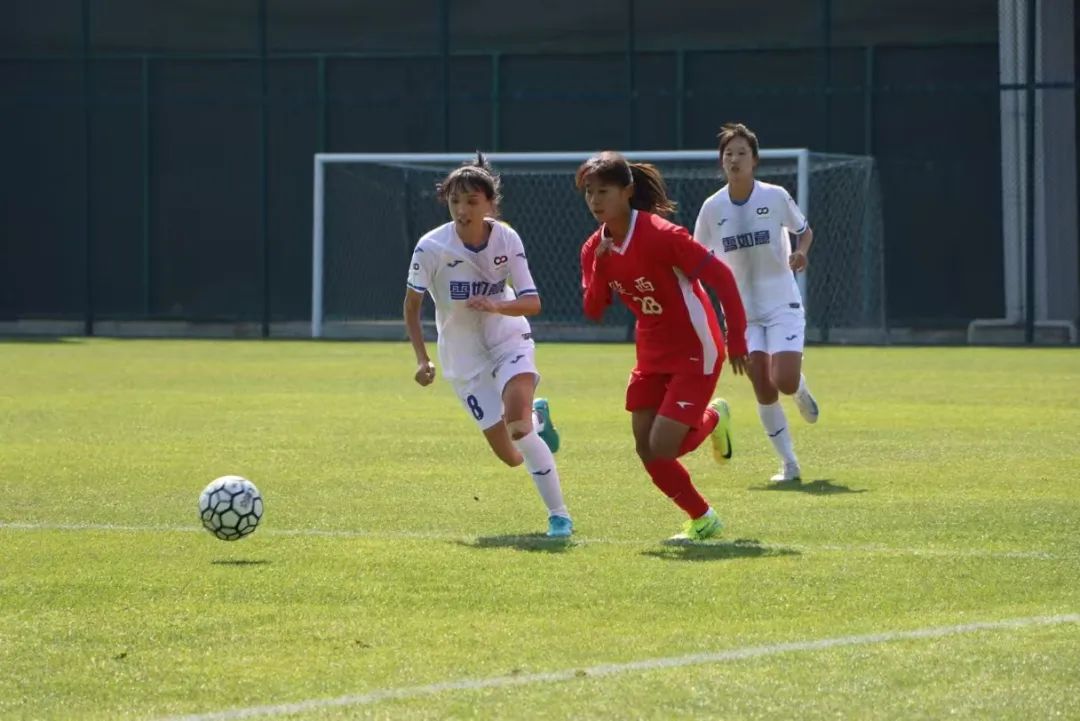 <b>�ӱ�ѩ����Ů��4��0սʤ����Ů��</b>