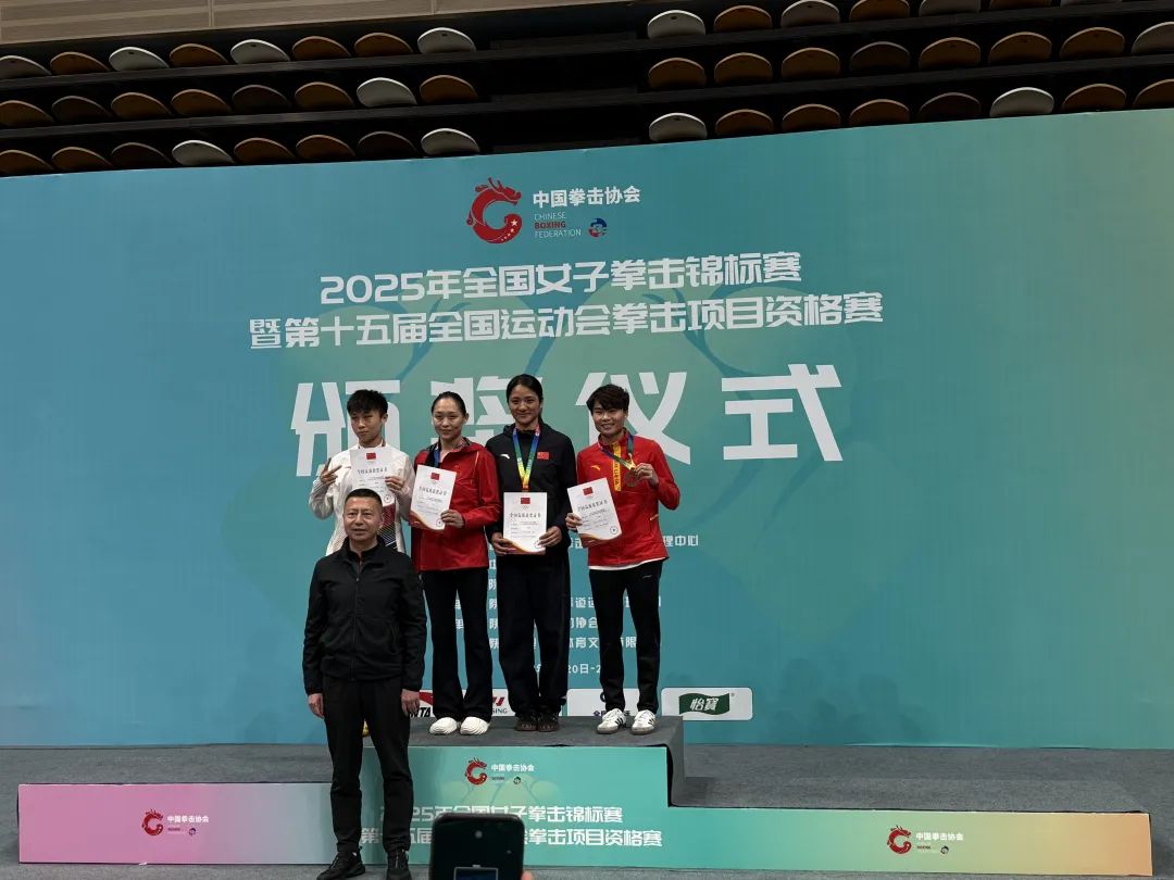 <b>�ӱ��˶�Ա��԰��4�˻��ȫ�˻�ȭ����Ŀ�����ʸ�</b>