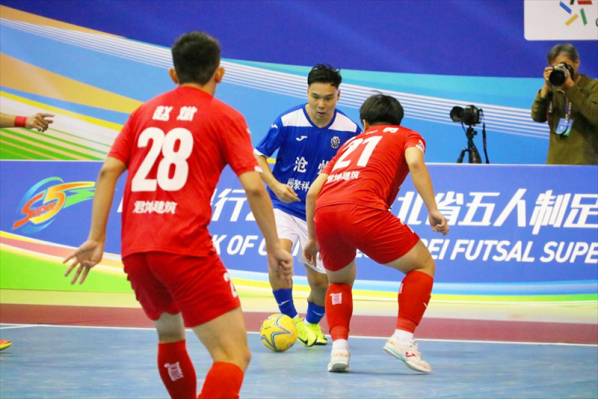 ȼսʨǣӱ峬VS۰ ԾϮݹȫպ