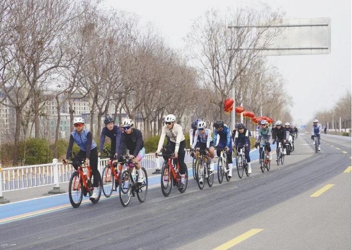 ����Լ���ͷ�������̨������Ȫ�� һ·...