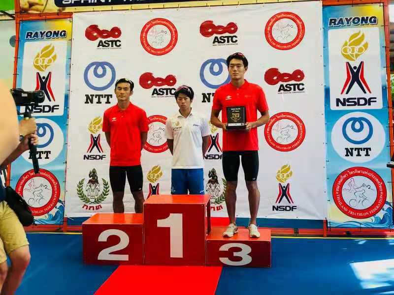 李明旭比赛照片2 .jpg