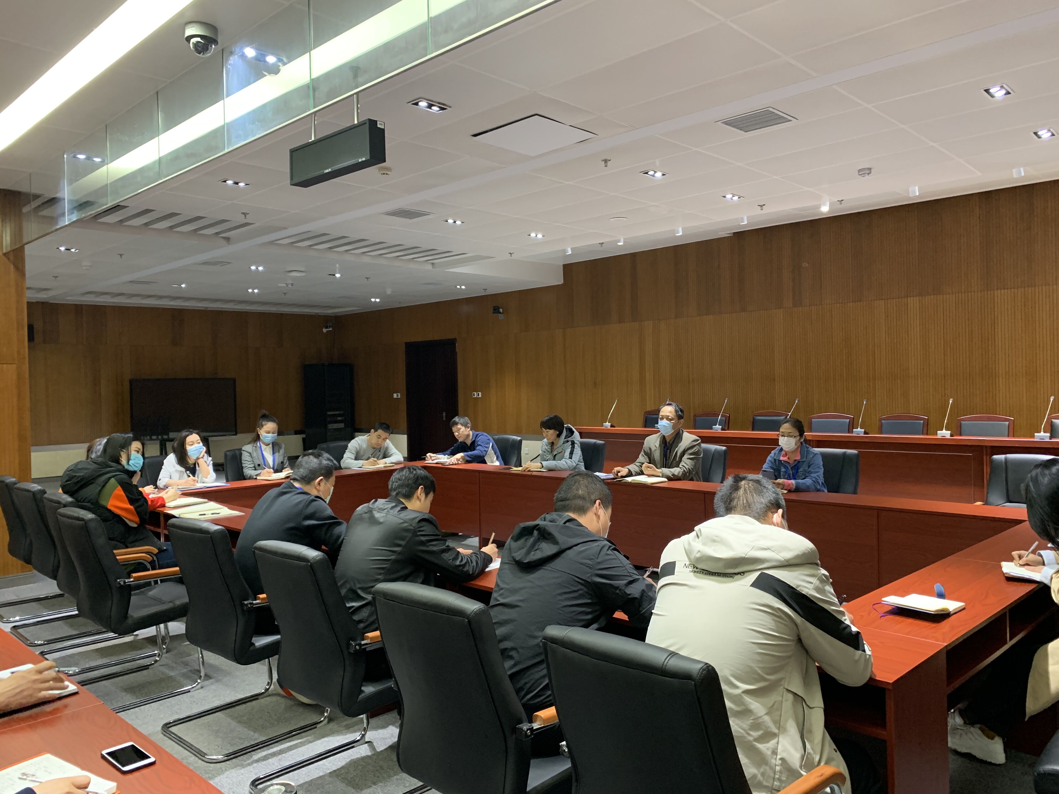 0423 奥体中心传达2020年全省体育工作会议和全面从严治党工作会议精神.jpg