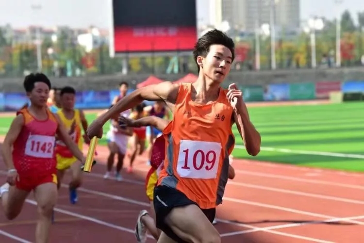丛台区代表队参加邯郸市全运会短跑比赛.jpg
