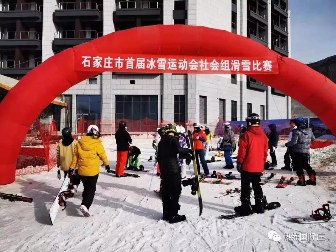 ��ѩ��Ȥ�� ʯ��ׯ���׽��ѩ�˶�������黬ѩ�����ɹ��ٰ�