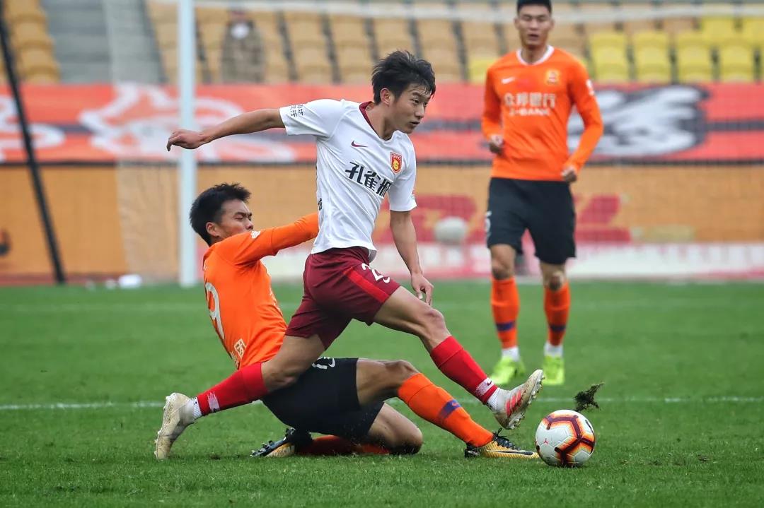 �ӱ������Ҹ��ͳ�2-1�人׿����Ӯ�г��չ�ս