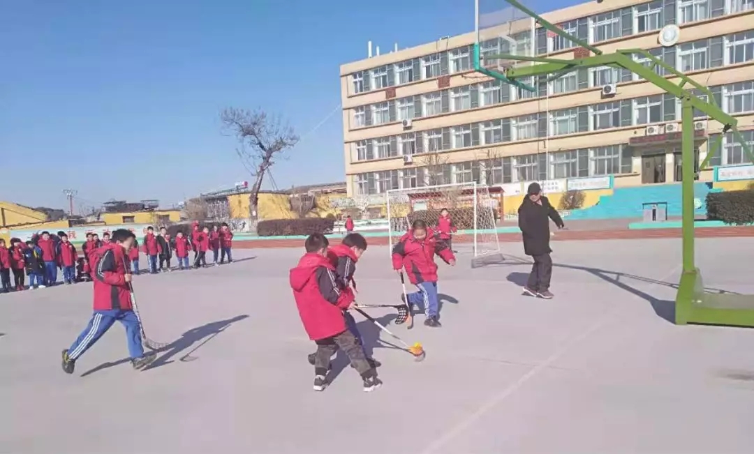 �ػʵ���¬���ص�һʵ��Сѧ��չ���ر�������