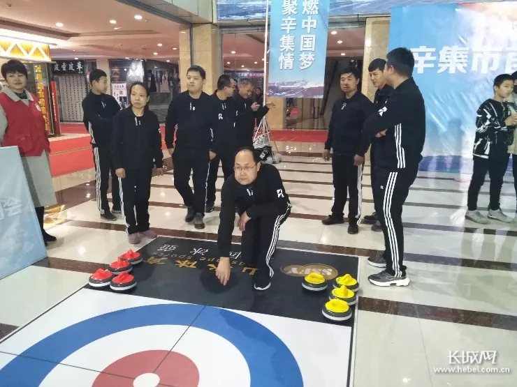 �����ڱ�ѩ֮�ǡ���Ӣ��Ц�ԡ���ѩ����������������ȴ�а�