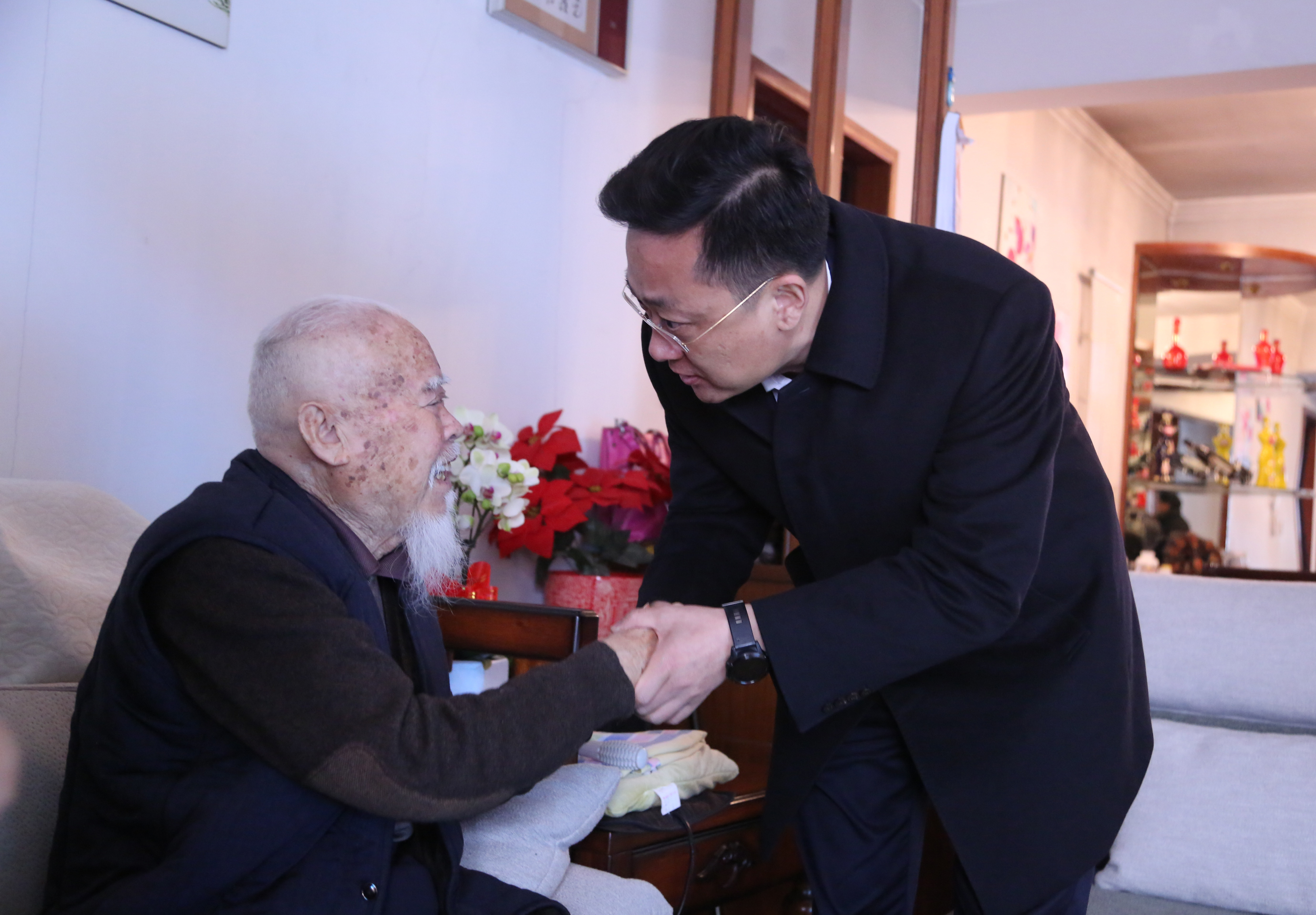 ���߹�
�쵼ο����������ͬ־