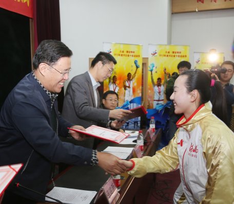 2013��ӱ�ʡʮ����������ʮ���˶�Ա������ʽ��ʯ��ׯ����