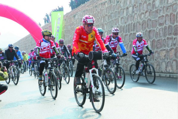 ��ɫ������ɽ��