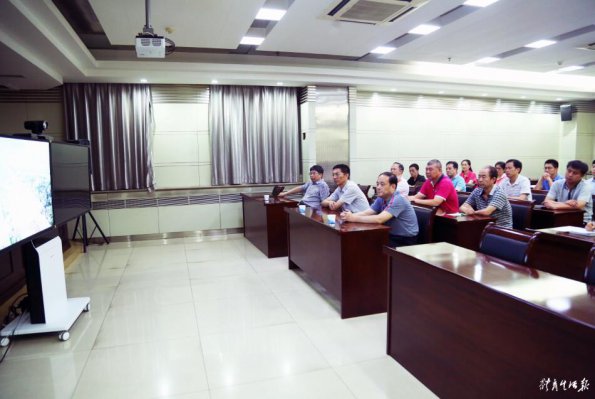 ���߹�
�쵼�뵳Ա�ɲ�һ���տ�����ר��Ƭ