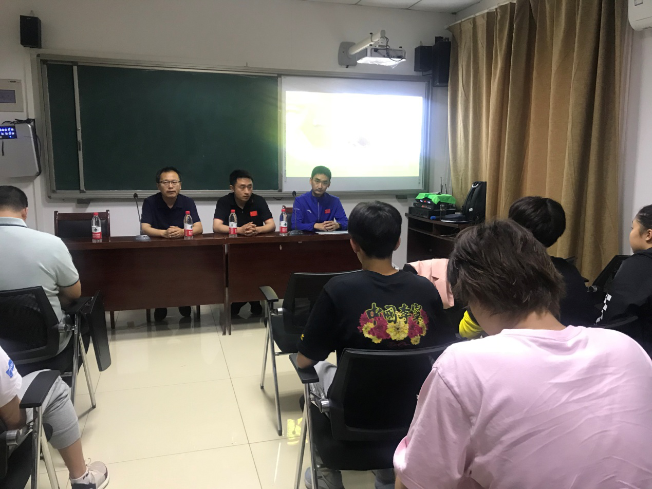 ���߹�
���˷ܼ��������ĸ�����������Ӿ�ӵ���