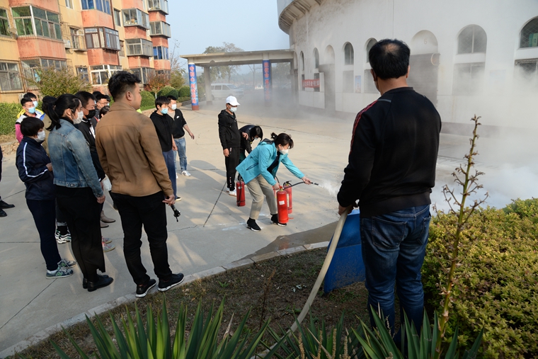 ���г����Ŀ�չ������ȫ�