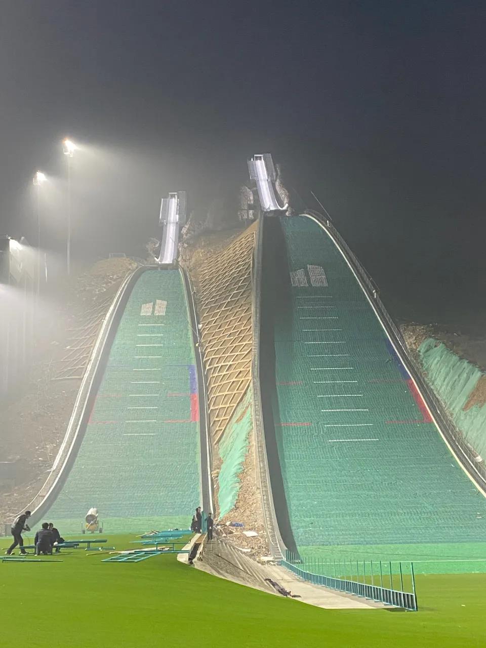 ��ϣ������̨�ϡ������߹�
��ƶ����ϵ�б���֮һ