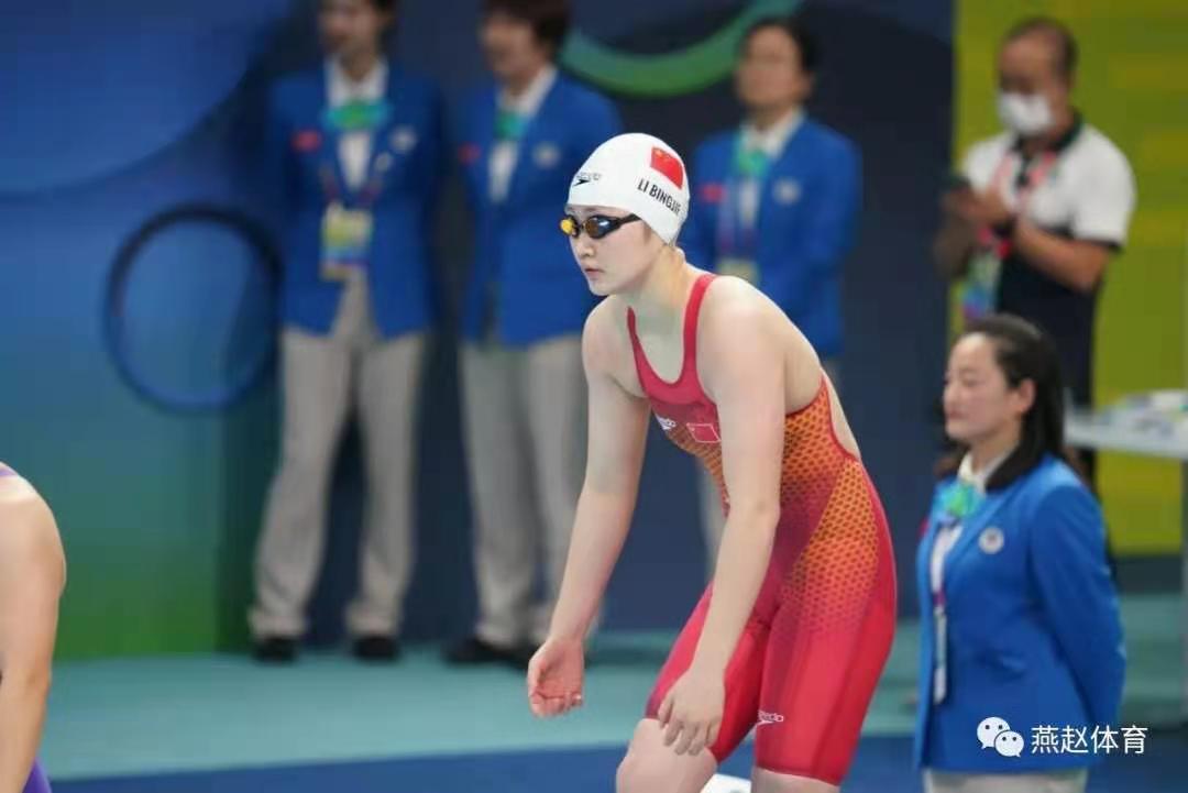 ����Ƶ��������Ů��800������Ӿ����