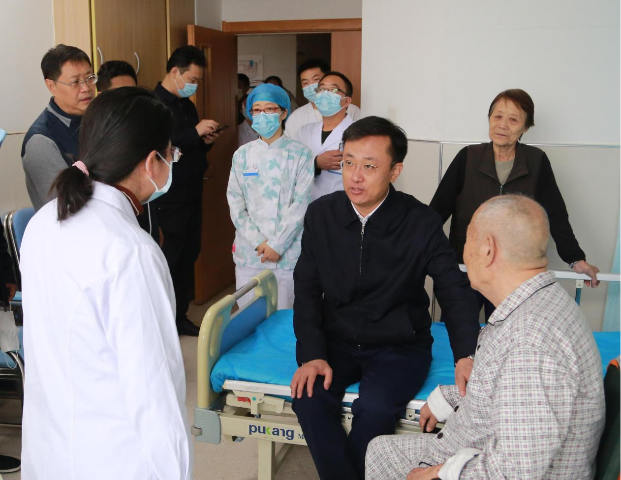 ���߹�
��չ�������¡�ο�ʻ