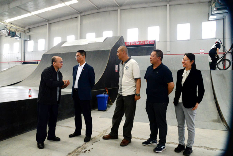 ��浽���г��˶����ĵ��м��ָ������