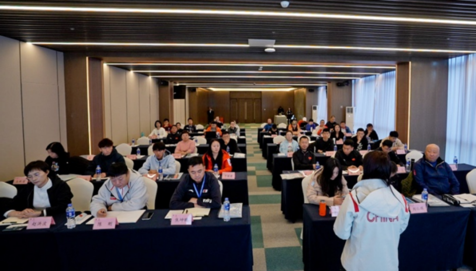 �׽���̨��ѩ����Ա��ѵ��ɹ��ٰ�