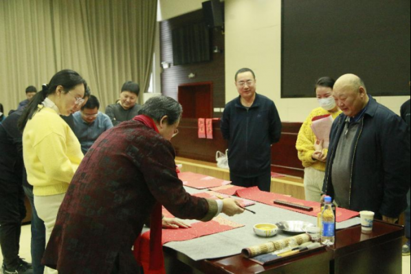 ־Ը�͸�����ζ���Ӻ���īӭ���꣡���߹�
��չ��д���������´����