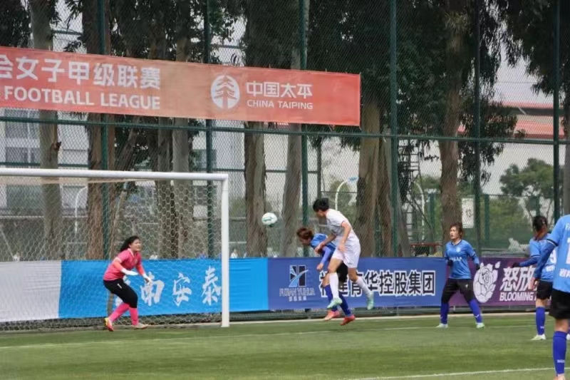 Ů����������ս���ӱ����ֱ�Ů��ӭ�����ź죡