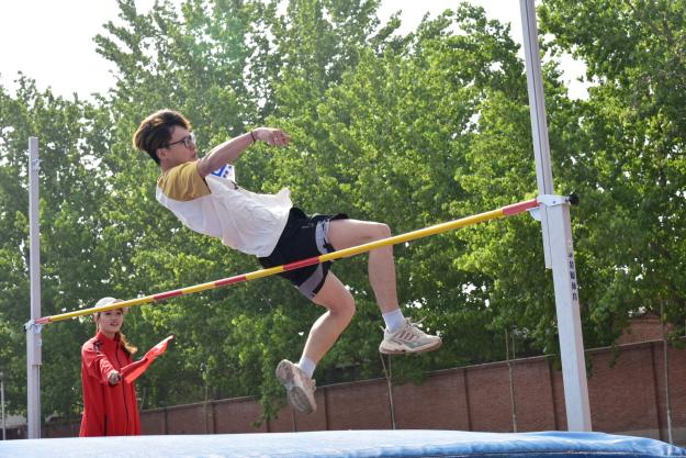 ��ȼ�����߹�
ѧԺ����ʮ�Ž��ﾶ�˶������ˣ�