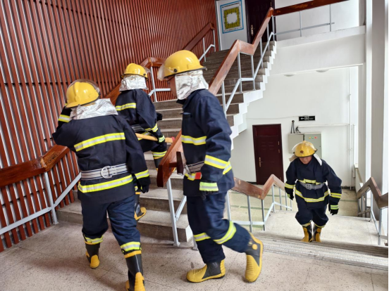 ���߹�
�ݿ�չ���ͻ����Ӧ������