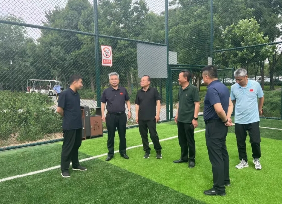 ���߹�
Ⱥ�崦һ�и���ɽ����