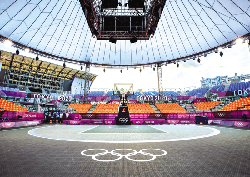 �밣�ƶ�����һ����ҫ��â ���ӱ����족�������࣬Ӣ�����ſ׸������ȵǳ�