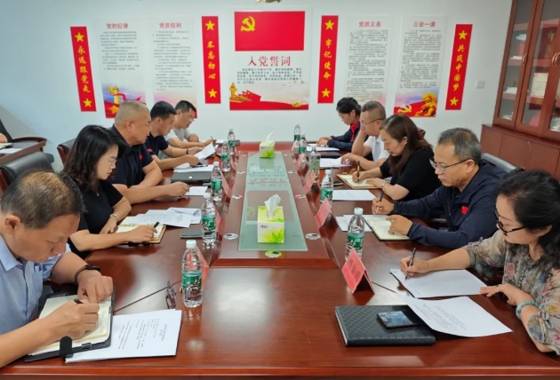 �˶�����ѧУ�ٿ���Ժ��ϯ������ʵȫʡ���˷ܼ��������龫��