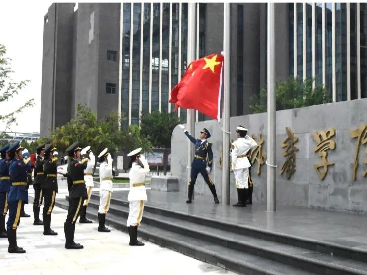 ���߹�
ѧԺ����2024���＾ѧ�ڿ�ѧ������ʽ�ߡ���ѧ��һ�Ρ�