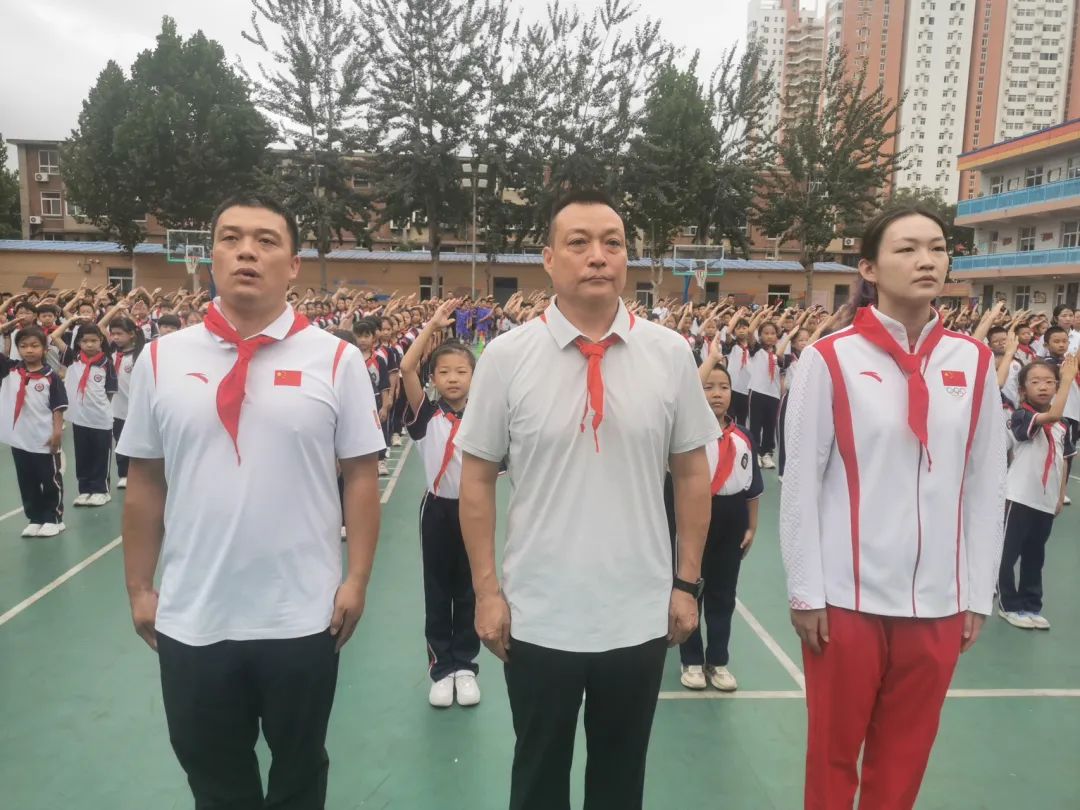 ���˹ھ�������߽��������ֿ�Сѧ