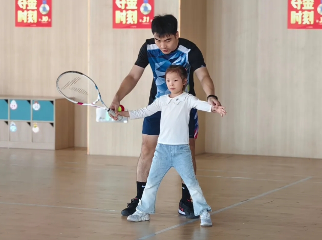 ���߹�
�ݡ�����������У԰����߽��ڴ����ĵڶ�Сѧ