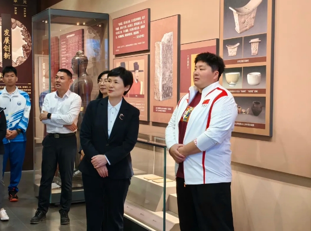 ���˹ھ�������߽��ӱ���ҽҩ��ѧ