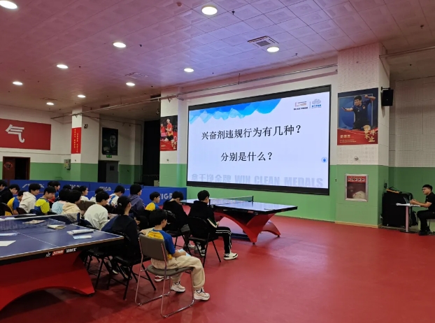 ƹ��������֯��չ�˶�Ա���˷ܼ�ѧϰ�����