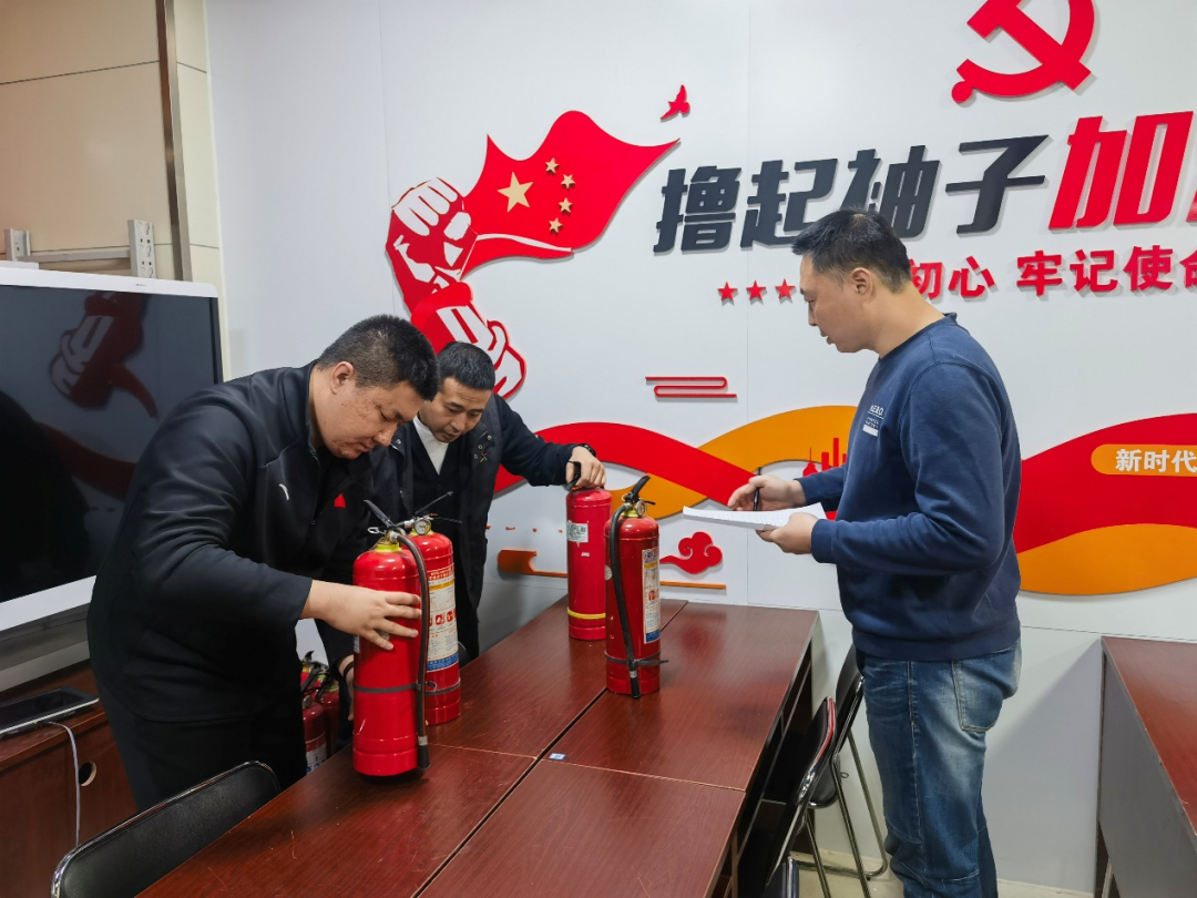 ���߹�
���ֱ����λ�ֱ�չ����ǰ��ȫ����