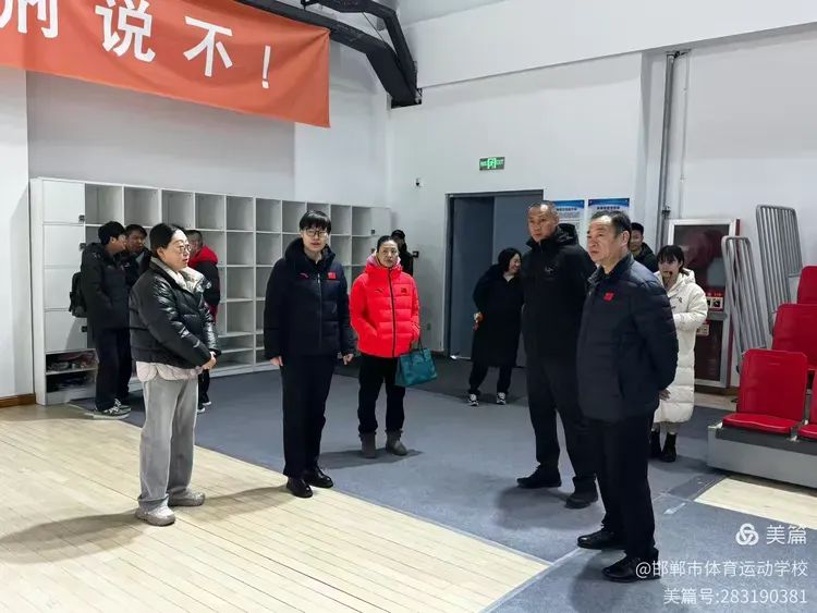 ��������һ�и������������˶�ѧУ����