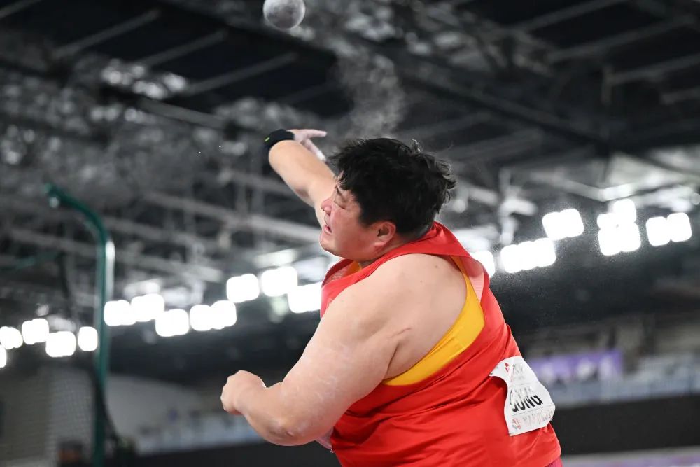 �ӱ��˶�Ա�������2025�Ͼ������������ڽ�����ƴ��ȫ��