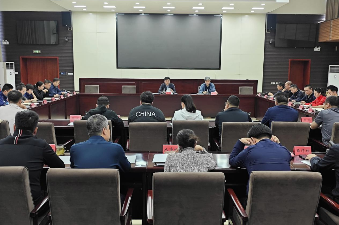 <b>���߹�
�ٿ��쵼���Ӻͳ�Ա����������鼰����������̸��</b>